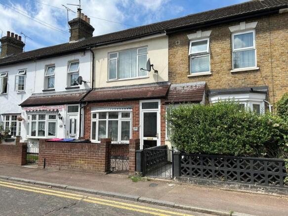 2 bed property, in Park Street, £225,000