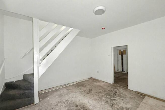 2 bed property, in 32 Tenth Street, £7,000