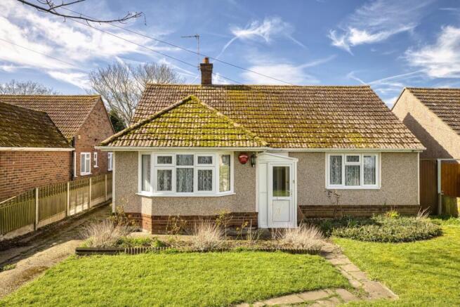 2 bed property, in Old Green Road, £425,000