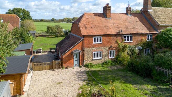 3 bed property, in Lyford, £500,000