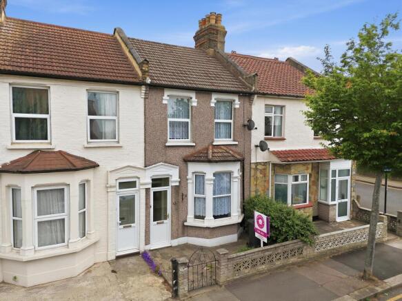 3 bed property, in Perkins Road, £475,000
