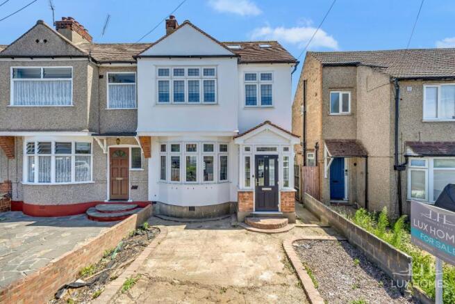 3 bed property, in Wingletye Lane, £550,000