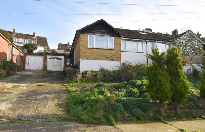 3 bed property, in Emmanuel Road, £275,000