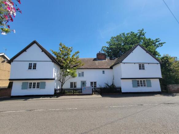 6 bed property, in Oak Cottage, £595,000