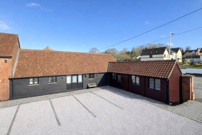 2 bed property, in High Street, £250,000