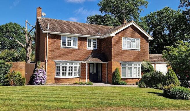 4 bed property, in The Ridings, £1,395,000