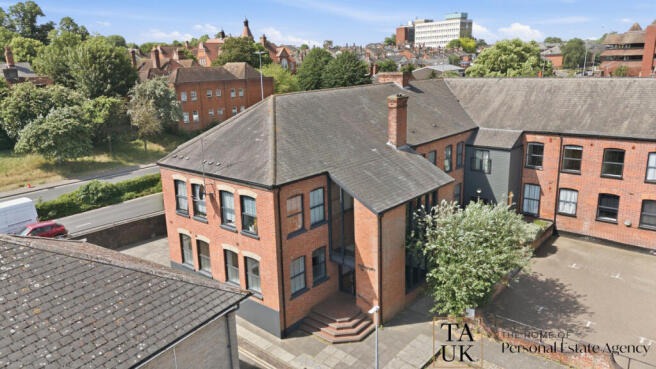 2 bed property, in Whitewell Road, £170,000