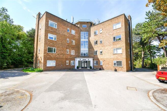 2 bed property, in Telegraph Road, £175,000