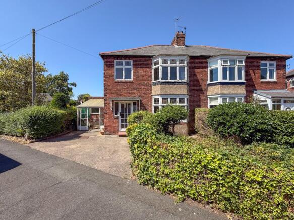 3 bed property, in The Grove, £250,000