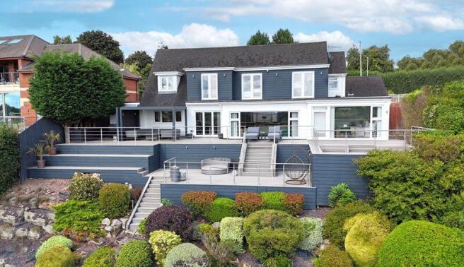 5 bed property, in Ridge Acre, £995,000