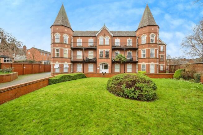 2 bed property, in Auckland Road, £90,000
