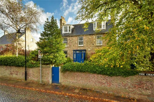 5 bed property, in 2 The Chanonry, £420,000