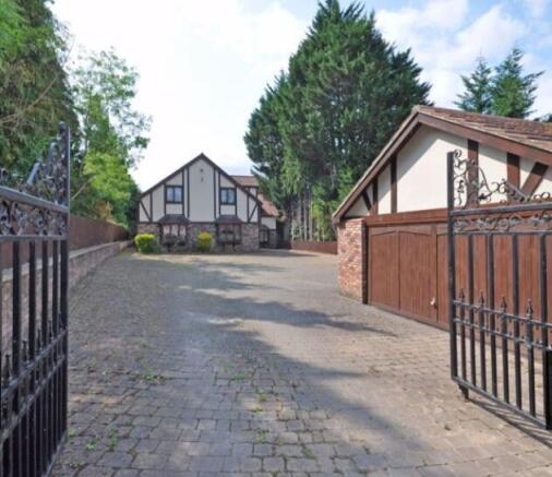 5 bed property, in Old Langstone Court Road, £550,000