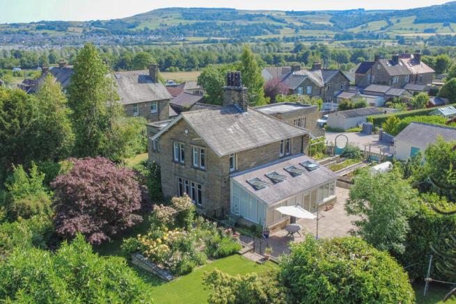 4 bed property, in The Laurels, £675,000