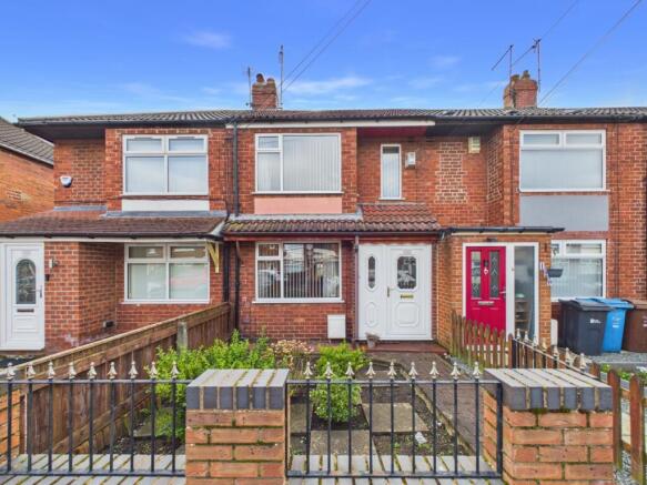 2 bed property, in Worcester Road, £95,000