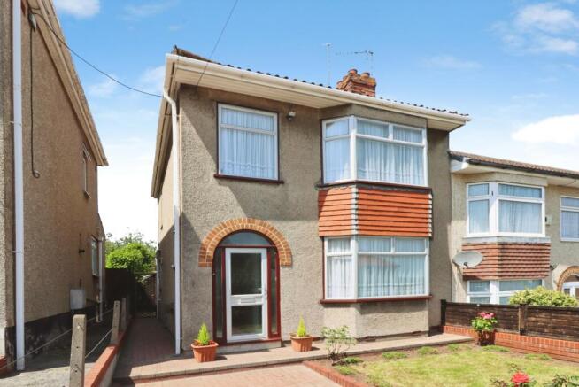 3 bed property, in Alma Road, £325,000