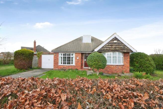 2 bed property, in Windmill Way, £325,000