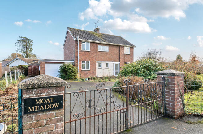 3 bed property, in Guilsfield, £325,000