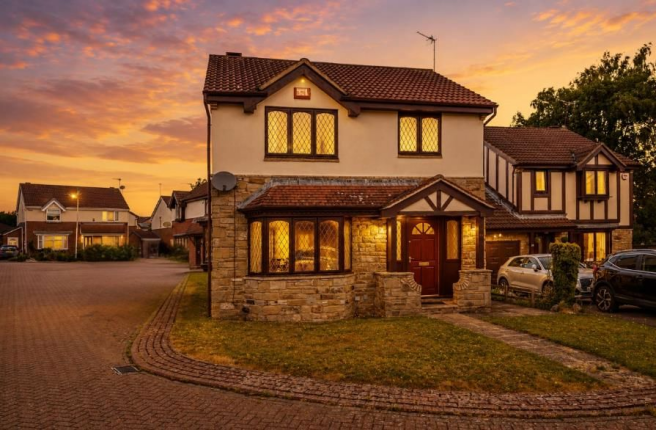 3 bed property, in Hopefield Way, £260,000