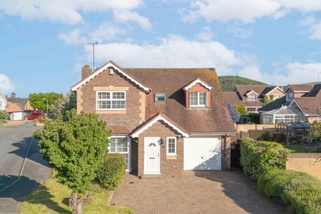 4 bed property, in Parc Glan Aber, £400,000