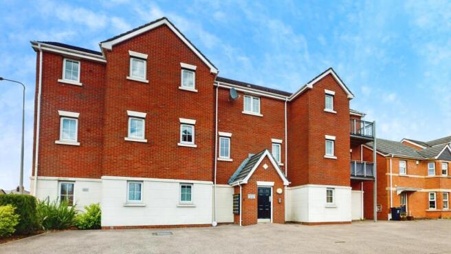 2 bed property, in Watkins Square, £150,000