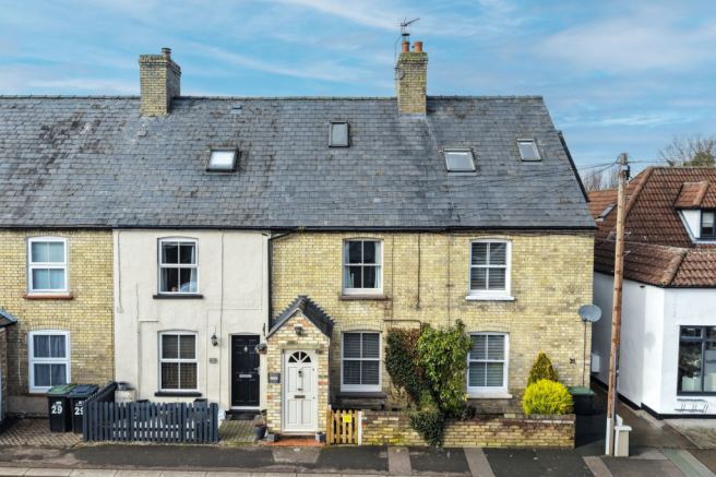 2 bed property, in Silver Street, £325,000