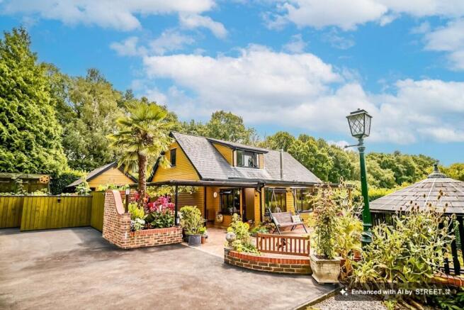 3 bed property, in Sandrock Hill, £775,000