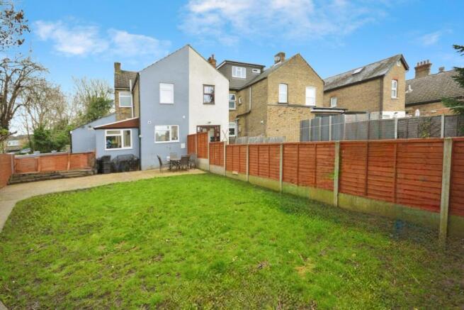 3 bed property, in Burford Street, £425,000