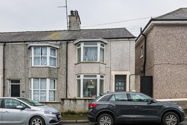 2 bed property, in Tara Street, £83,000