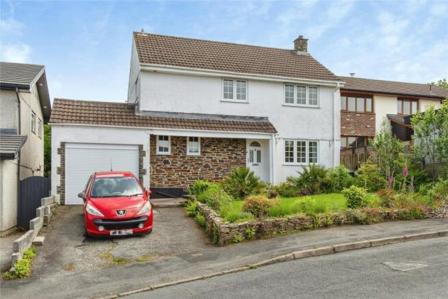 4 bed property, in Homefield Park, £325,000