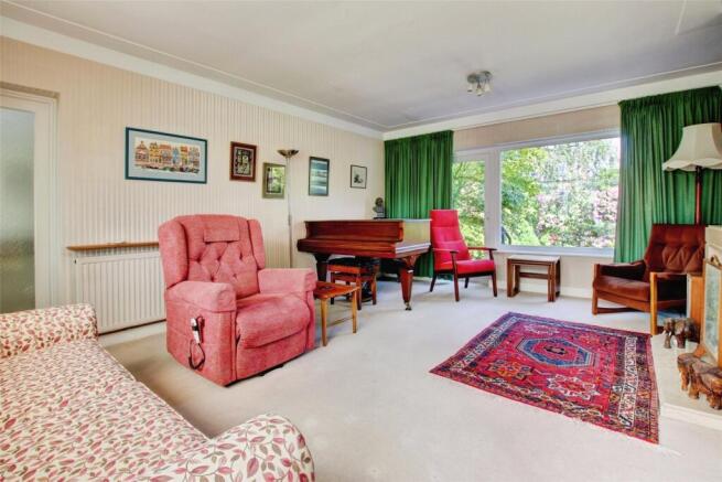 5 bed property, in St. Oswalds Drive, £725,000