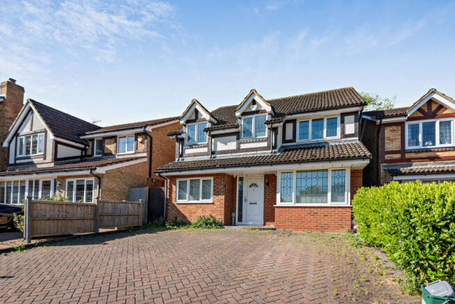 7 bed property, in The Brackens, £510,000