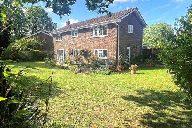 4 bed property, in The Ridings, £800,000