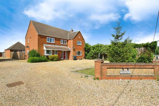 5 bed property, in The Drove, £450,000