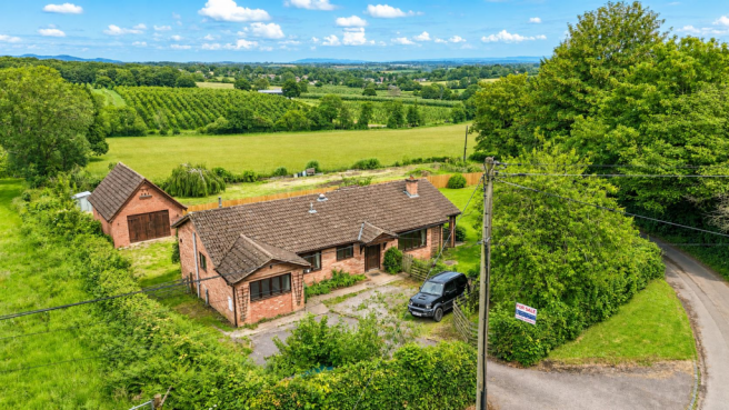 4 bed property, in Linton, £575,000