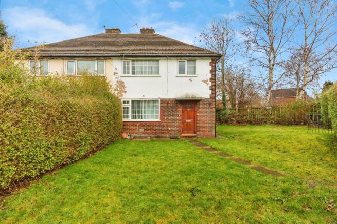 3 bed property, in Woodlands Avenue, £180,000
