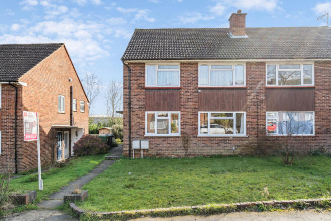 2 bed property, in Darvell Drive, £325,000