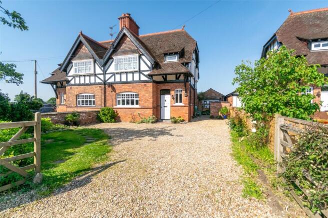 3 bed property, in School Cottages, £375,000