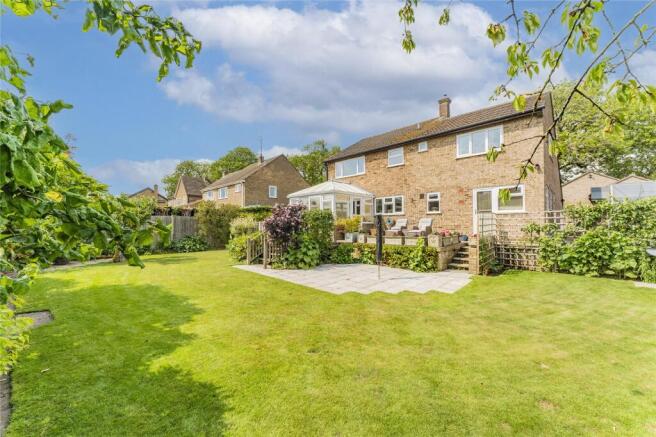 5 bed property, in Orchard Lane, £669,950