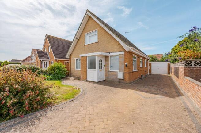 3 bed property, in Ferndale Avenue, £300,000