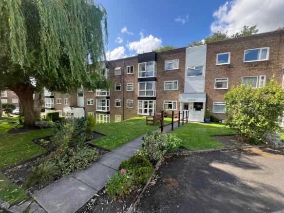 2 bed property, in Lowther Road, £140,000
