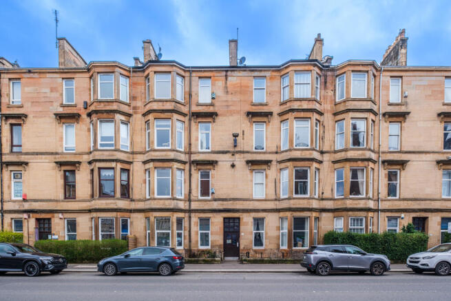 2 bed property, in Kilmarnock Road, £165,000