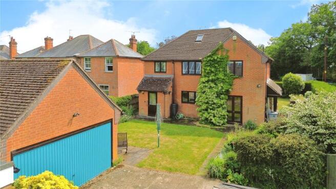 4 bed property, in Victoria Road, £750,000