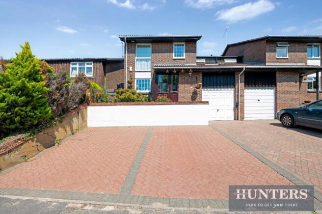 4 bed property, in Grafton Road, £800,000