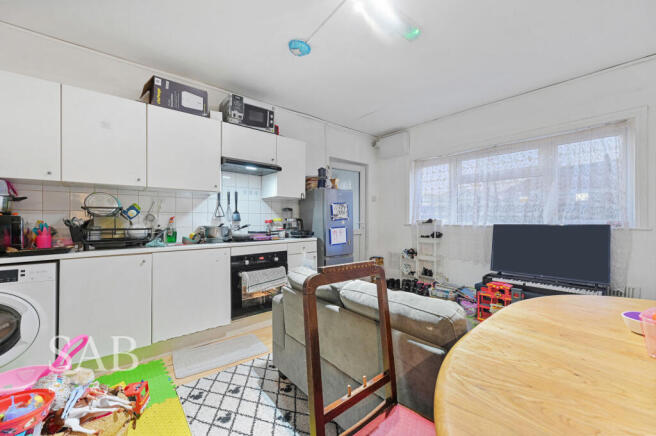 2 bed property, in Beechwood Gardens, £655,000