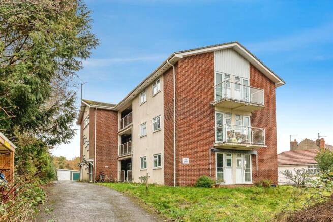 1 bed property, in Elm Lane, £199,950