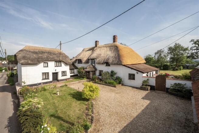 6 bed property, in Talaton, £1,100,000