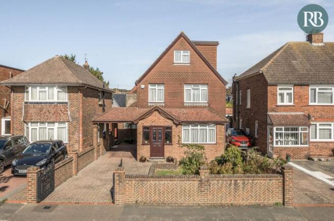 4 bed property, in Cross Road, £850,000