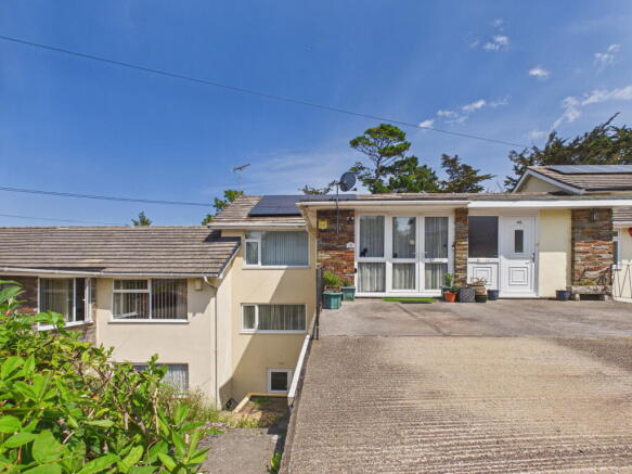 3 bed property, in Queensway, £300,000
