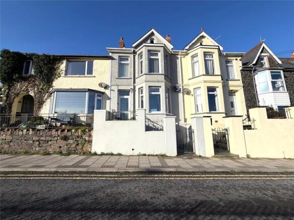 3 bed property, in Penslade Terrace, £160,000